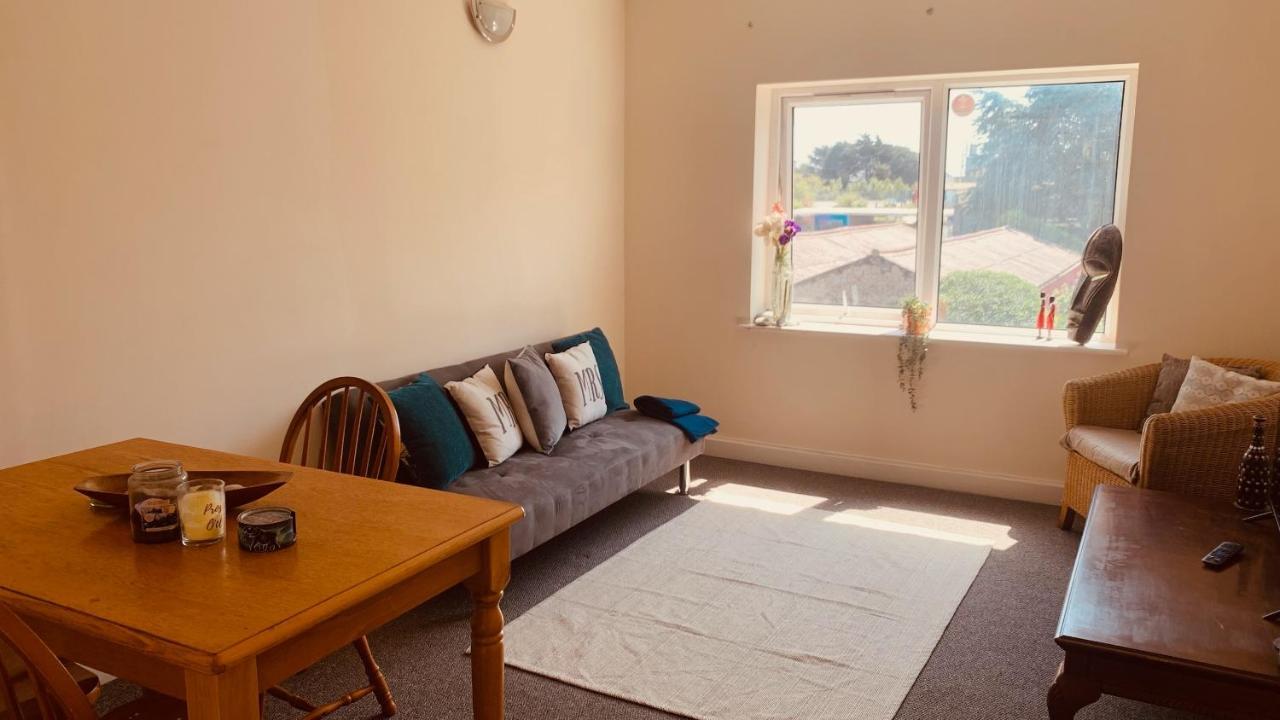 Sea Breeze Apartments Porthcawl Exterior photo