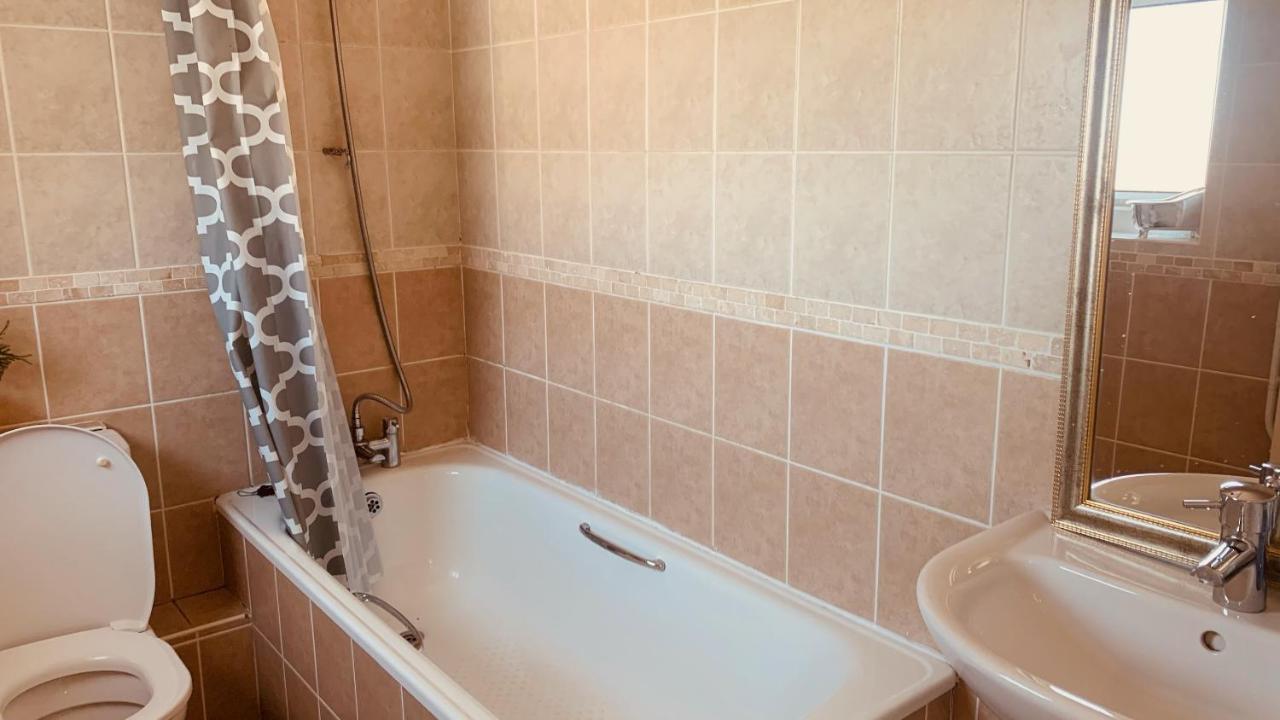 Sea Breeze Apartments Porthcawl Exterior photo